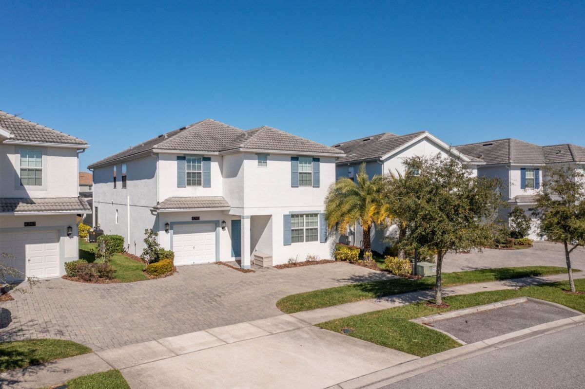 Storey Lakes rental home exterior.